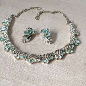 Elegant Gold and Green Jewelry Set
